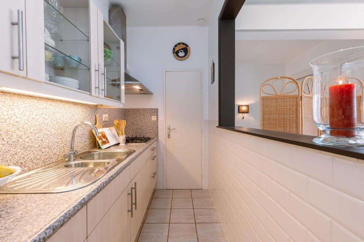 Huswell - Beautiful And Spacious Studio With Side Seaview Knokke-Heist Bagian luar foto