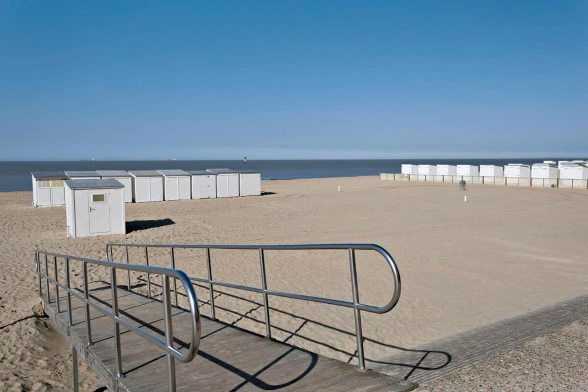 Huswell - Beautiful And Spacious Studio With Side Seaview Knokke-Heist Bagian luar foto