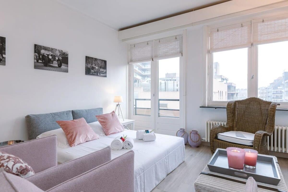 Huswell - Beautiful And Spacious Studio With Side Seaview Knokke-Heist Bagian luar foto