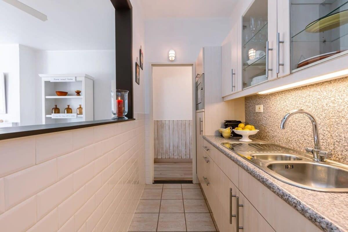 Huswell - Beautiful And Spacious Studio With Side Seaview Knokke-Heist Bagian luar foto