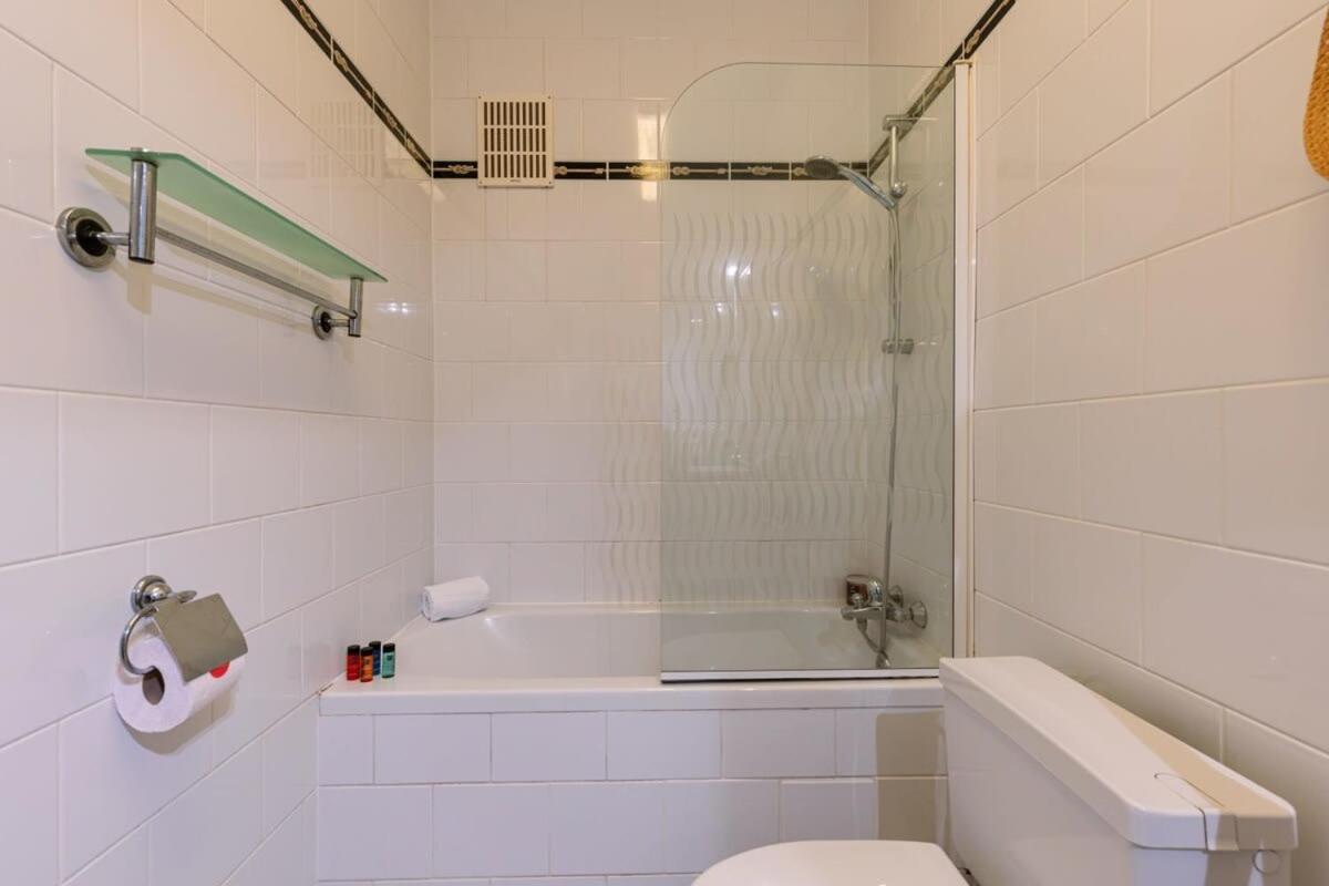 Huswell - Beautiful And Spacious Studio With Side Seaview Knokke-Heist Bagian luar foto
