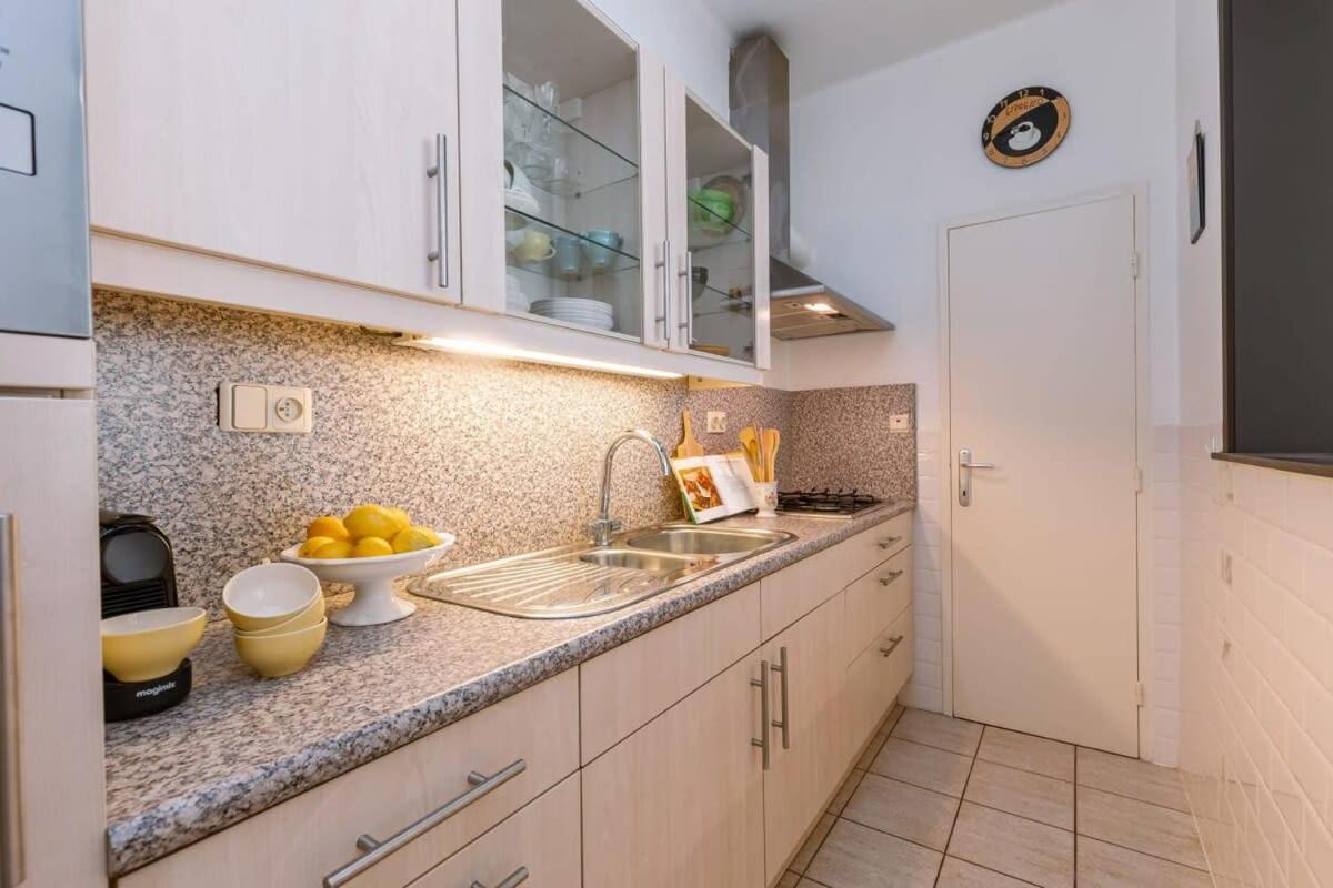 Huswell - Beautiful And Spacious Studio With Side Seaview Knokke-Heist Bagian luar foto